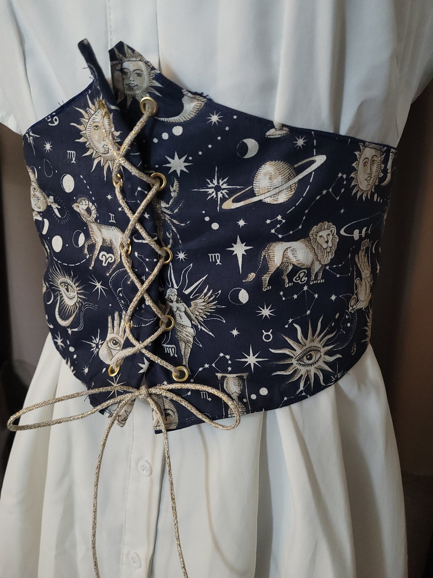 Waist cincher (corset)