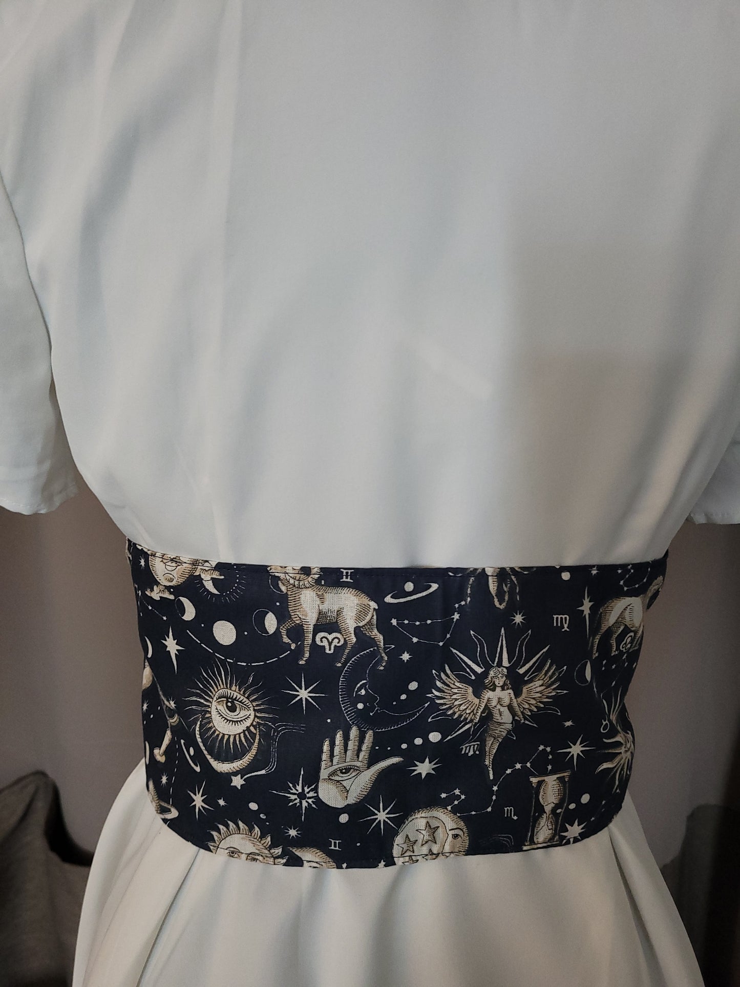 Waist cincher (corset)