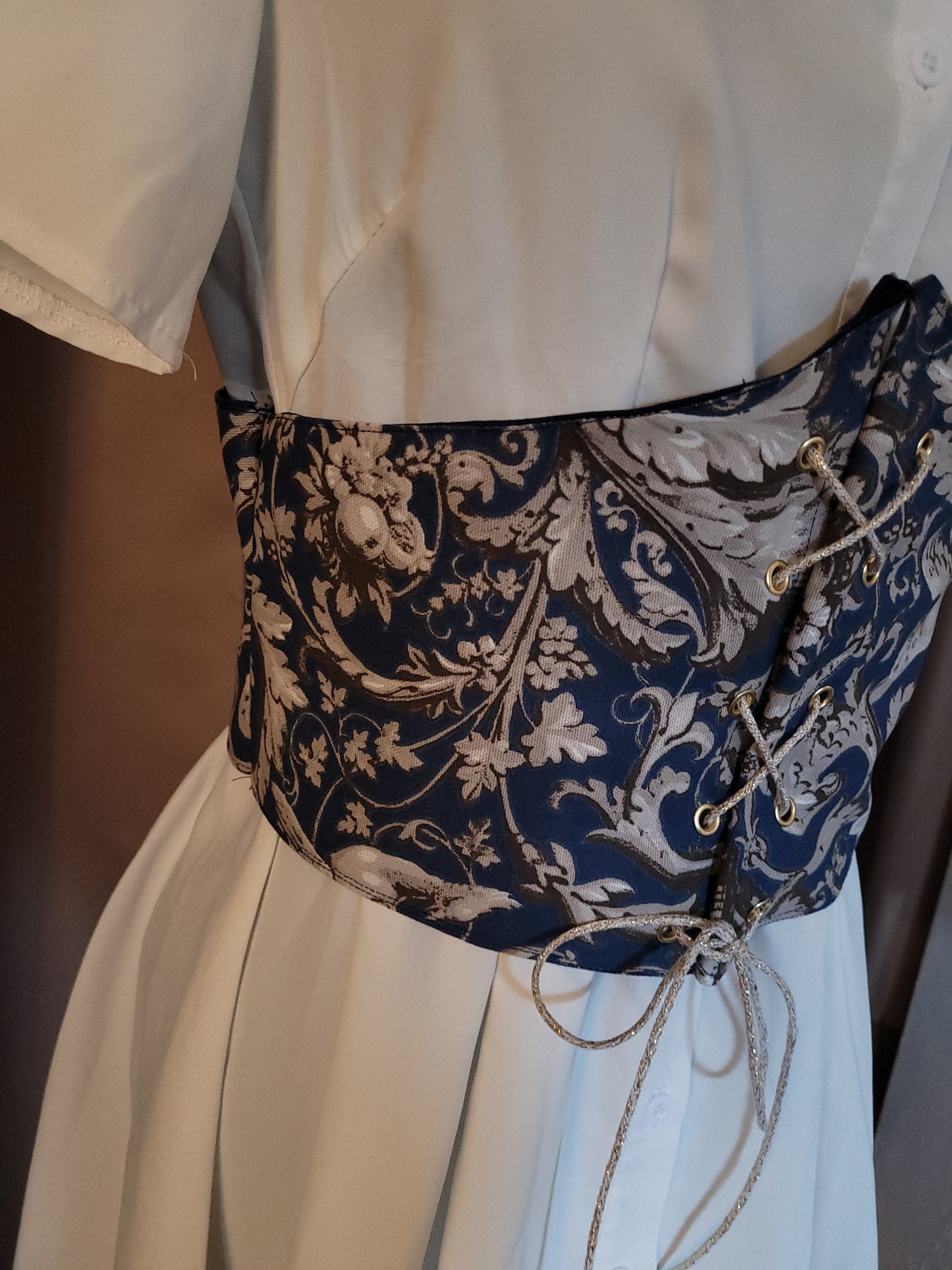 Waist cincher (corset)