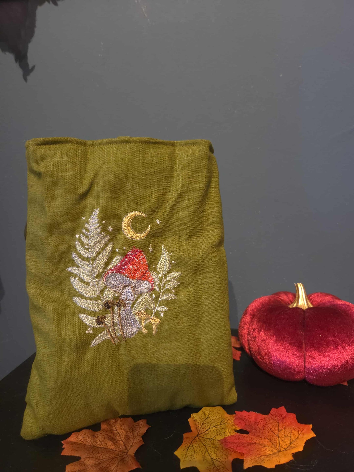 Pochette à livre brodée