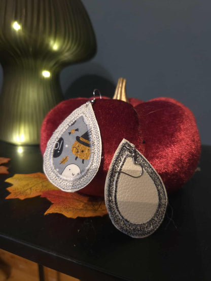 Boucles d’oreilles en broderie.