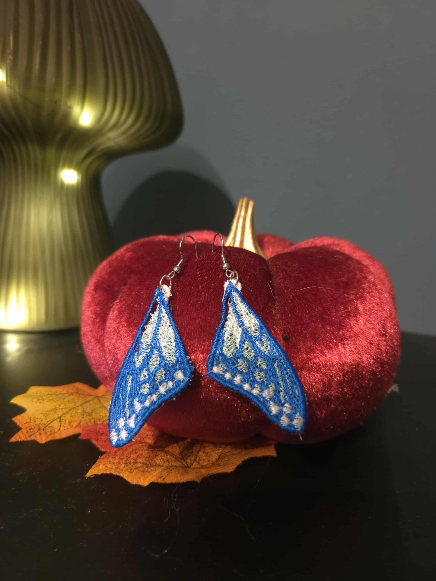 Boucles d'oreilles en broderie