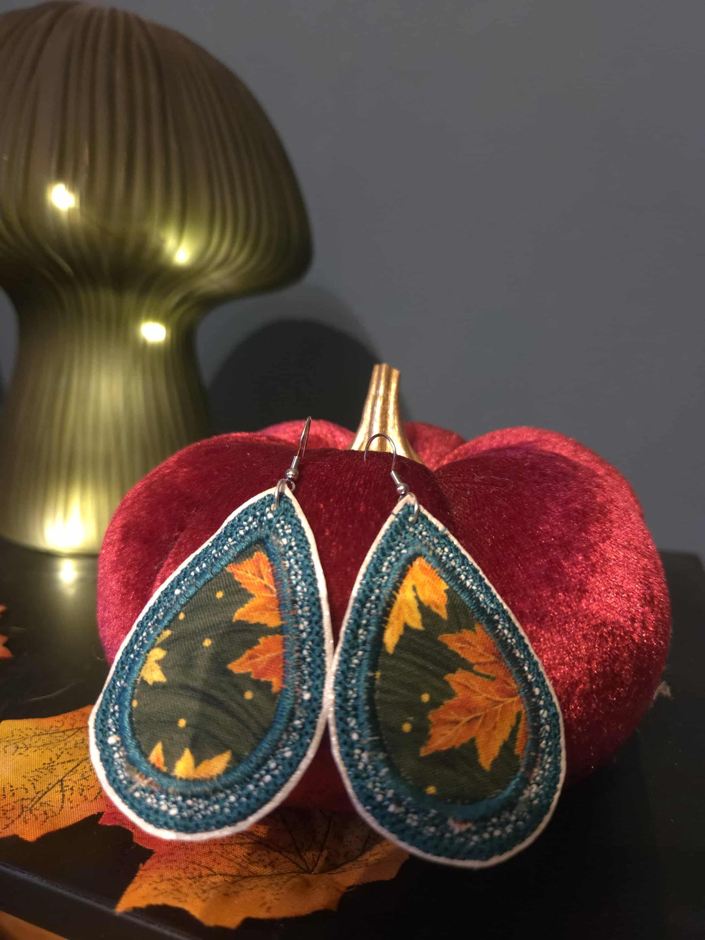 Boucles d'oreilles en broderie