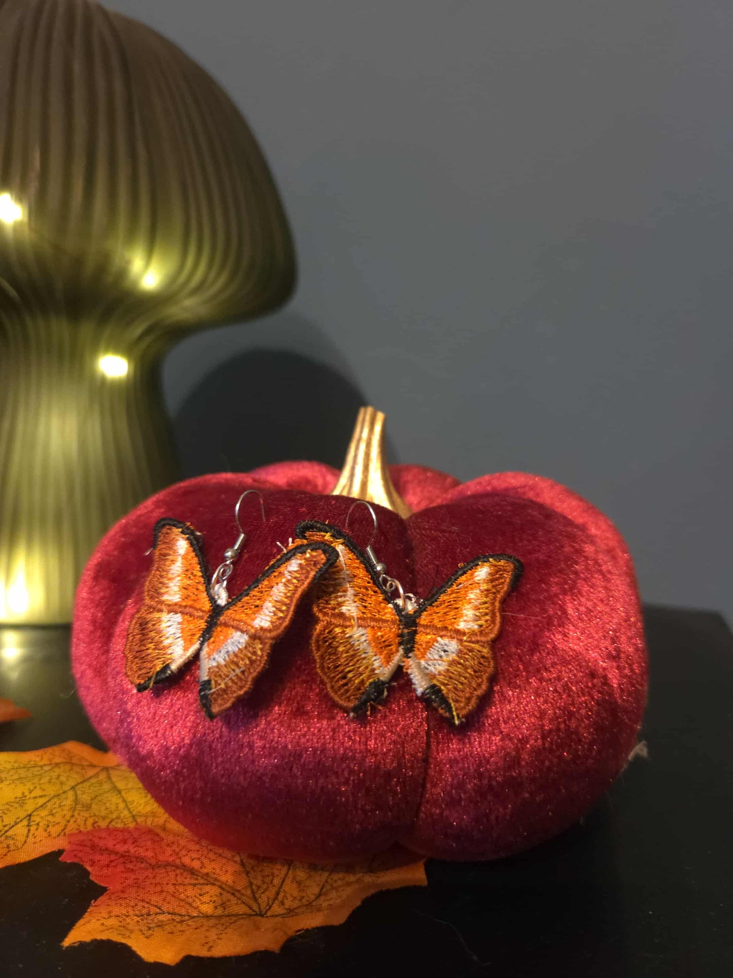 Boucles d'oreilles en broderie