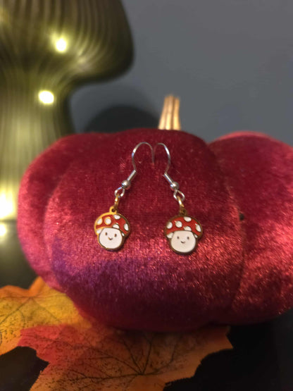 Boucles d’oreilles champignons.