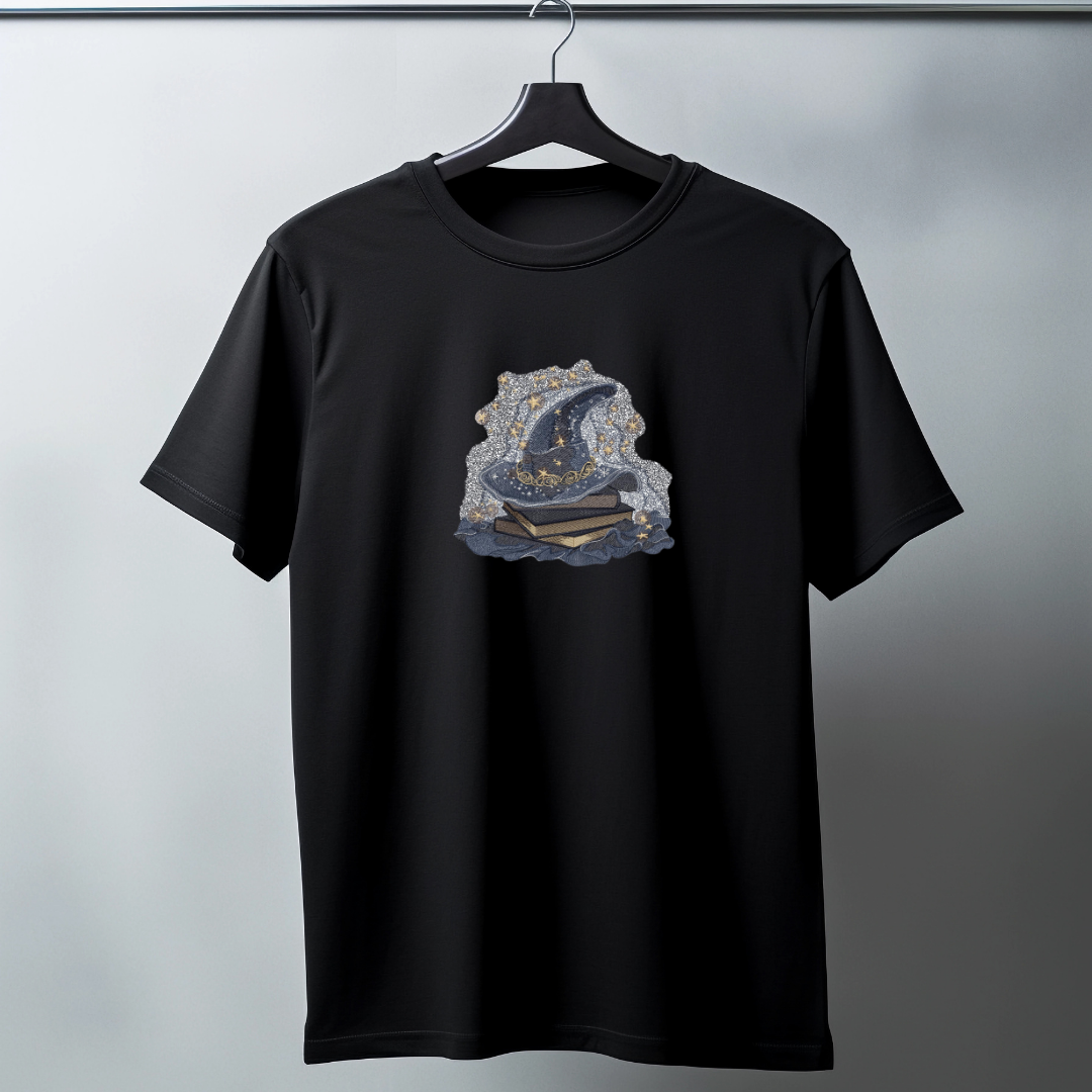 T-shirt brodé thème sorcellerie.