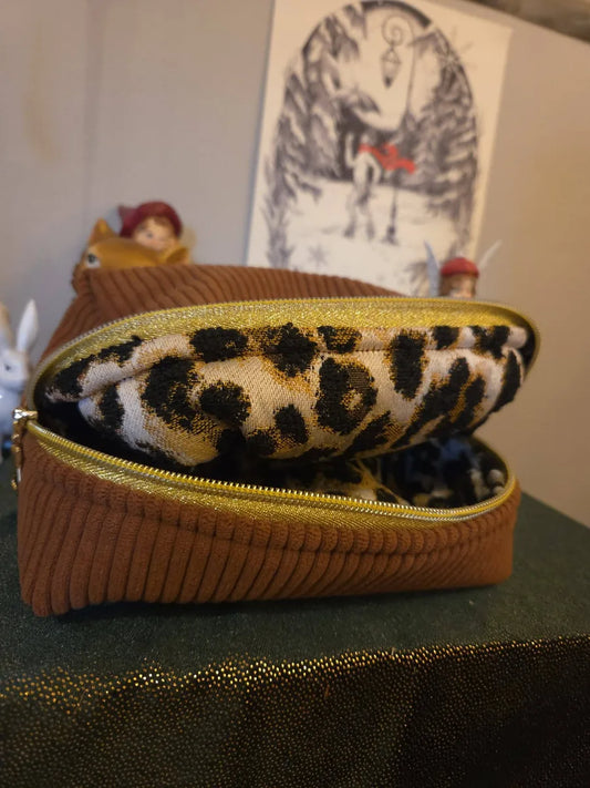 Trousse de toilette artisanale.