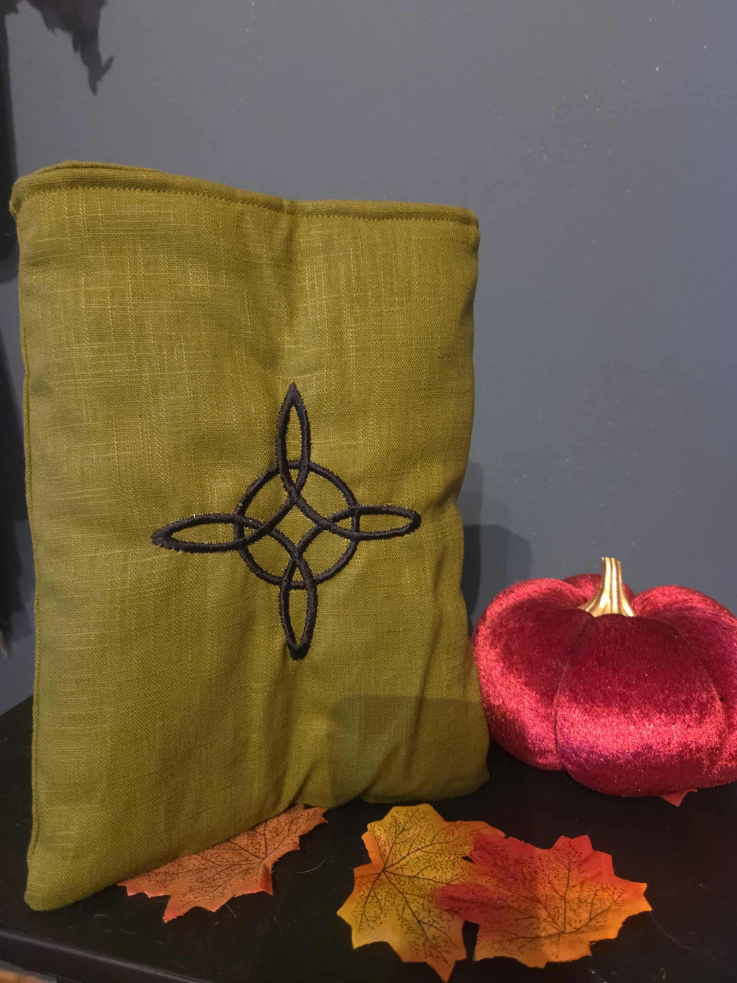 Pochette à livre brodée