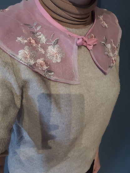 Faux cols amovibles en coton et dentelle.