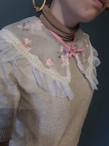 Faux cols amovibles en coton et dentelle.