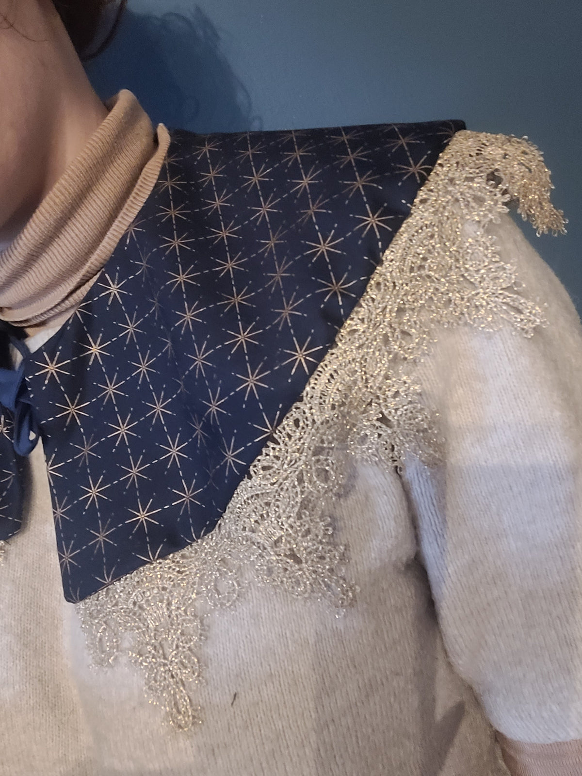 Faux cols amovibles en coton et dentelle.